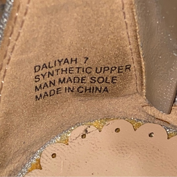 Zigi Soho Women Size 7 Daliyah Open Toe Dress Sandals- Silver - Picture 4 of 9